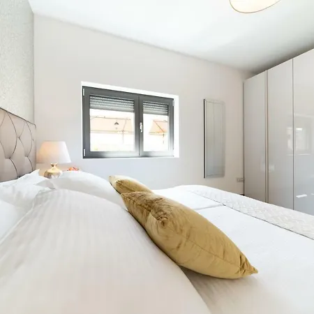 Unique Luxury Designers * Ζαντάρ