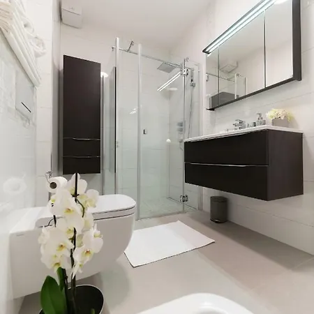 Unique Luxury Designers Apartment